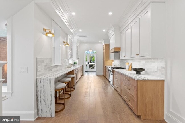 Building Photo - 2460 Ontario Rd NW