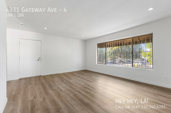 Building Photo - Silver Lake Apartment | One Bedroom | In U...