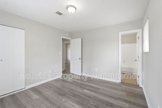 Building Photo - 2941 Rollingwood Dr