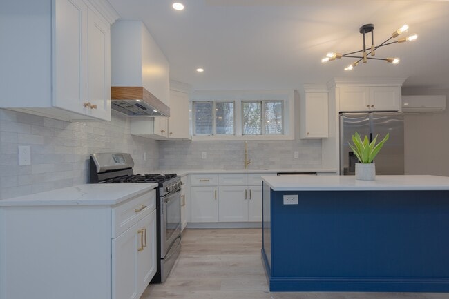 Building Photo - 11 Oak Ave