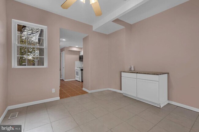 Building Photo - 1007 E Preston St