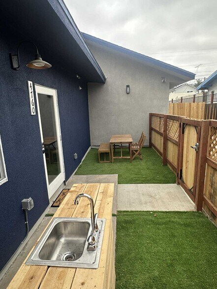 Building Photo - 4760 Voltaire St