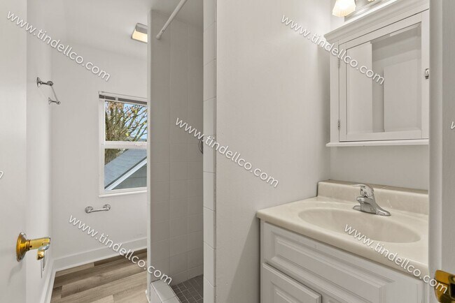 Building Photo - Modern Elegance Meets Campus Convenience: ...