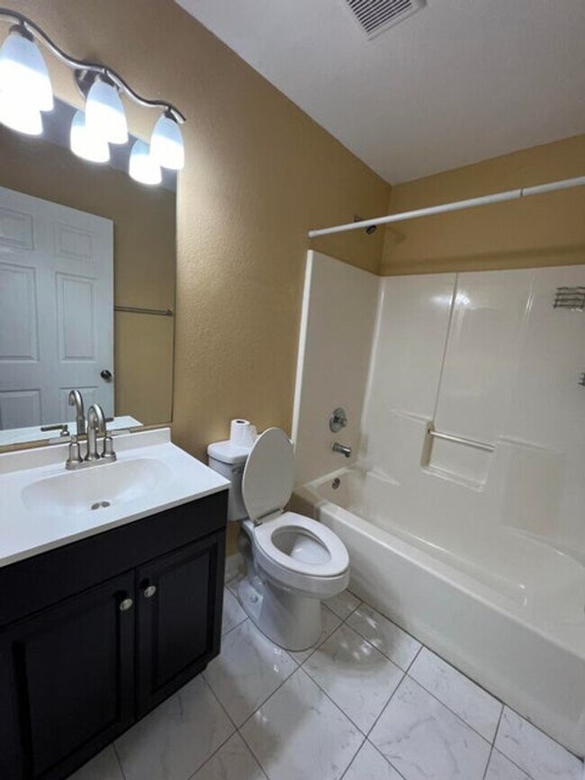 Building Photo - Annual Rental In Jensen Beach