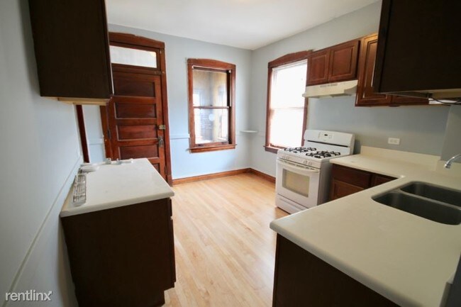Building Photo - 3913 N St Louis Ave