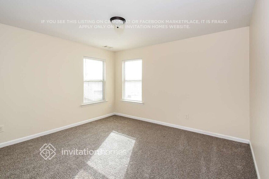 Building Photo - 400 Village Broad St