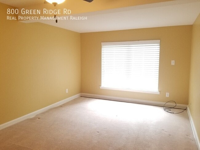 Building Photo - 800 Green Ridge Dr