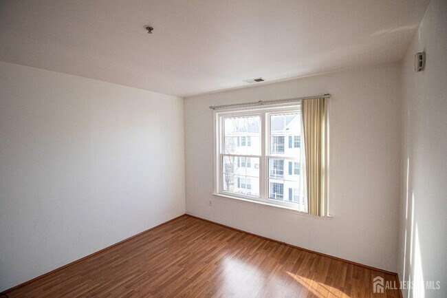 Building Photo - 1337 Waterford Dr