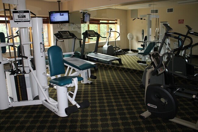 Building Photo - Gateway Condo - Fantastic Studio Unit close to Lifts & All Utilities Included