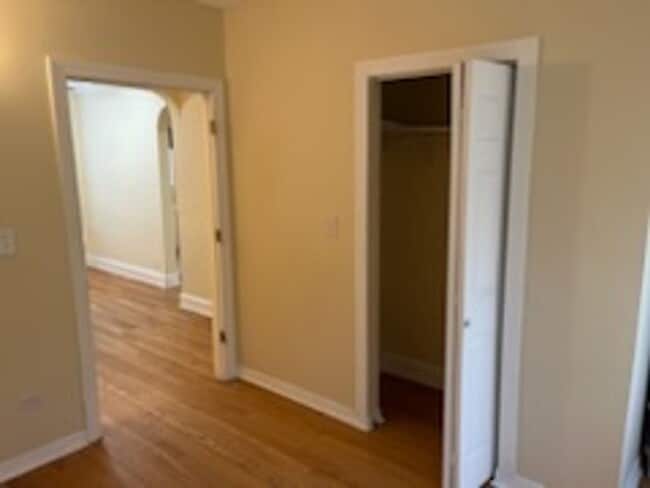 Building Photo - Condo wFREE HEAT in Belmont Cragin! In-uni...