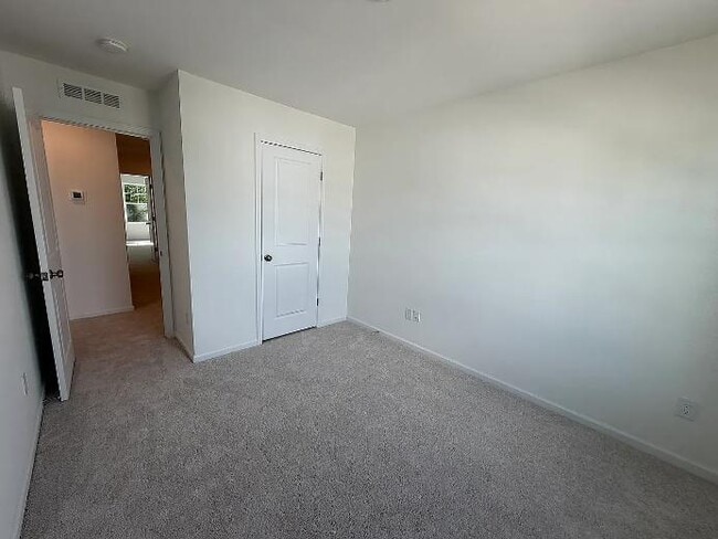 Building Photo - 898 Pilot St