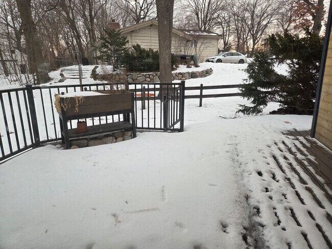 Building Photo - Deephaven 3 bedroom  3 bath house, near Lake Minnetonka