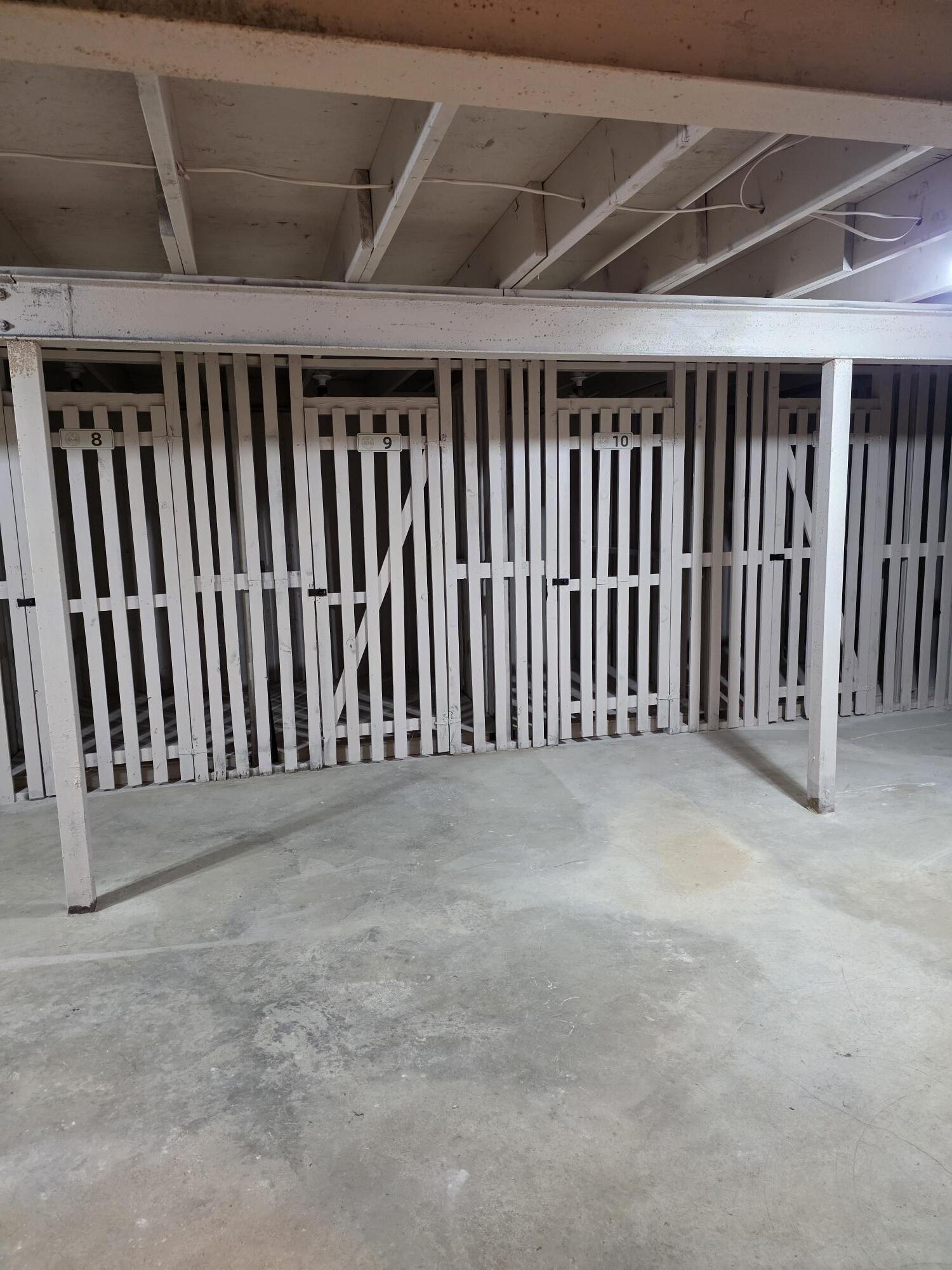 Building Photo - 210 E 13th St