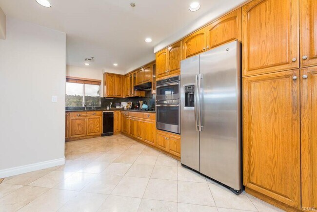 Building Photo - 20900 Bandera St