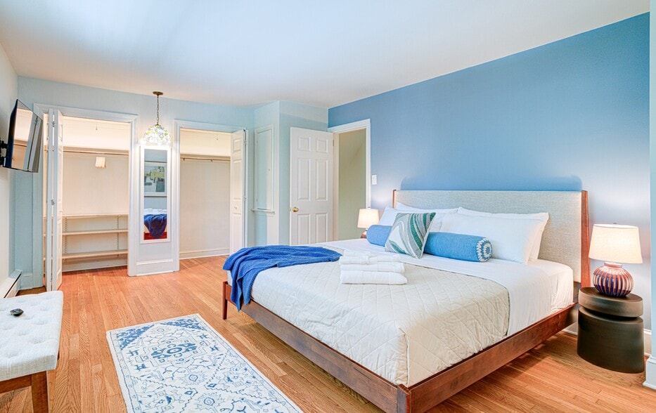 Building Photo - 7 Carol Ln