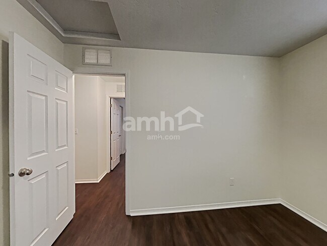 Building Photo - 4541 N Elsinore Ave