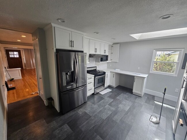 Building Photo - Live & Work in Oakland: Spacious Home with...