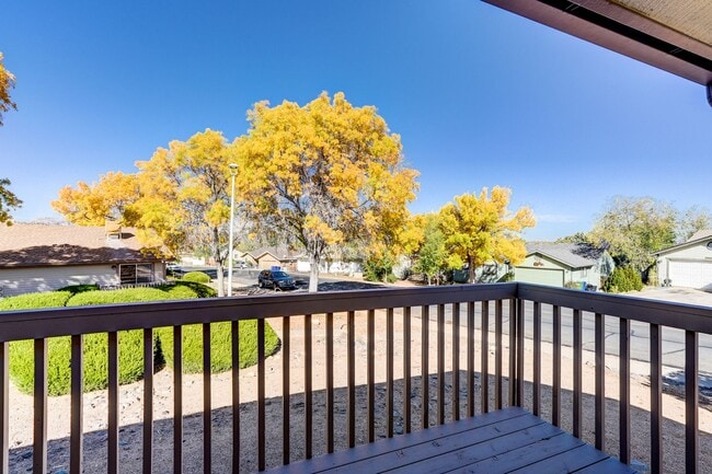 Building Photo - Condo in Montana Villas!