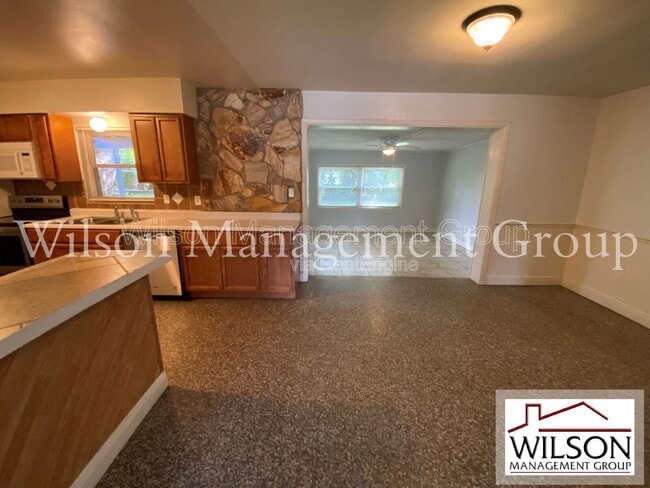 Building Photo - 2606 Aloma Ave