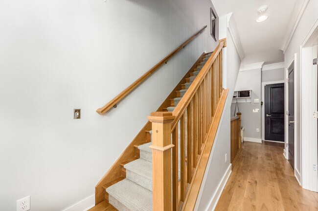 Building Photo - 1041 Harrison Park Pl