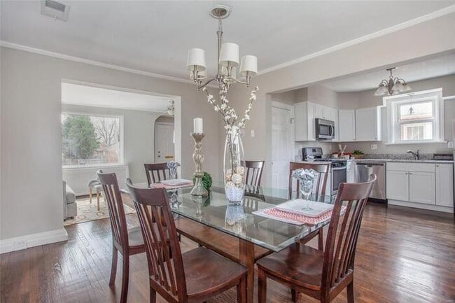 Building Photo - Fantastic 3bd/2ba home! Coming soon!