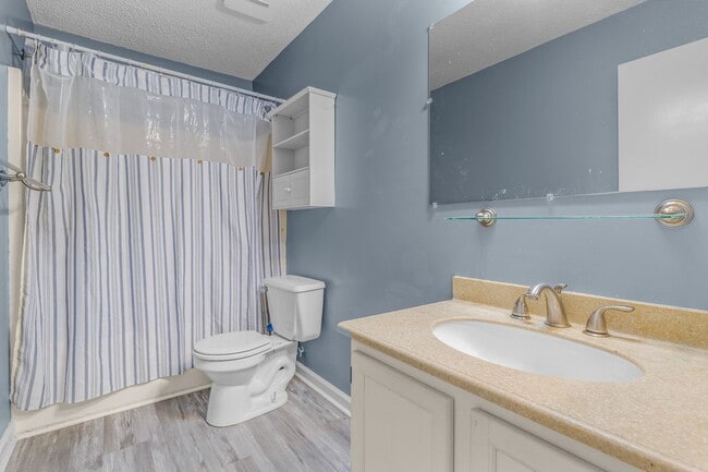 Building Photo - Modern Comfort in the Heart of Chesapeake ...