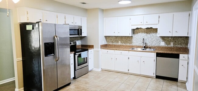 Building Photo - 627 Windhaven Dr