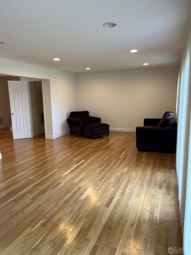 Building Photo - 3601 N Oaks Blvd