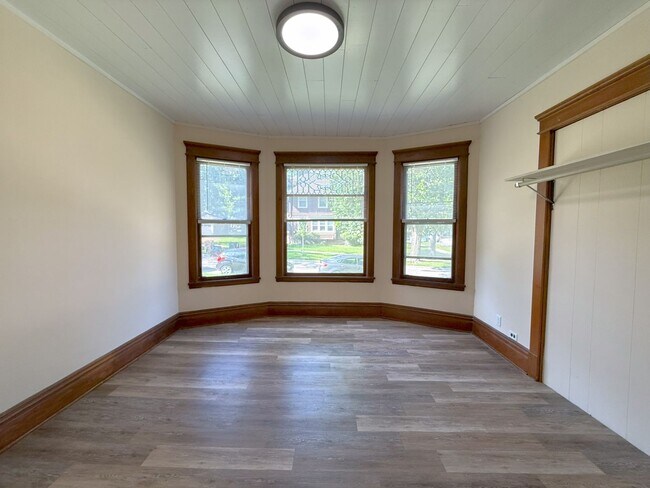 Building Photo - 116 Lathrop St
