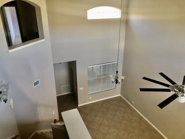 Building Photo - A gorgeous 4 Bedroom 2.5 Baths For Rent