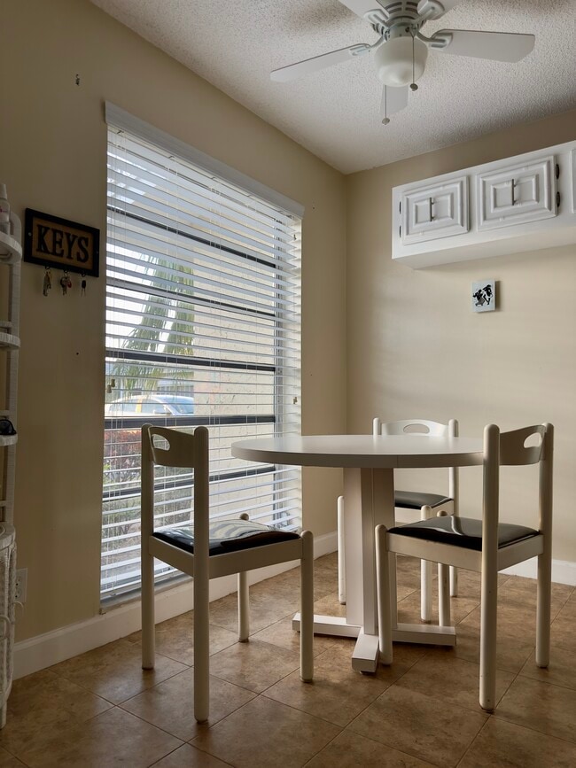 Building Photo - Palm Greens