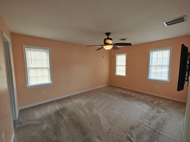Building Photo - 5 Bedroom home in Henrico