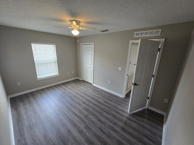 Building Photo - 405 Brooklet Cir