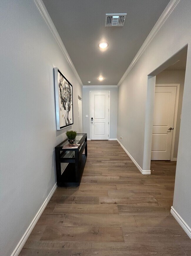 Building Photo - 2032 Twin Falls Dr