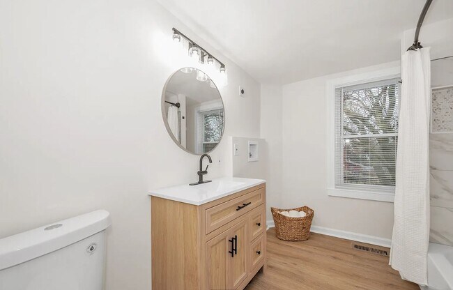 Building Photo - 206 Dill Ave