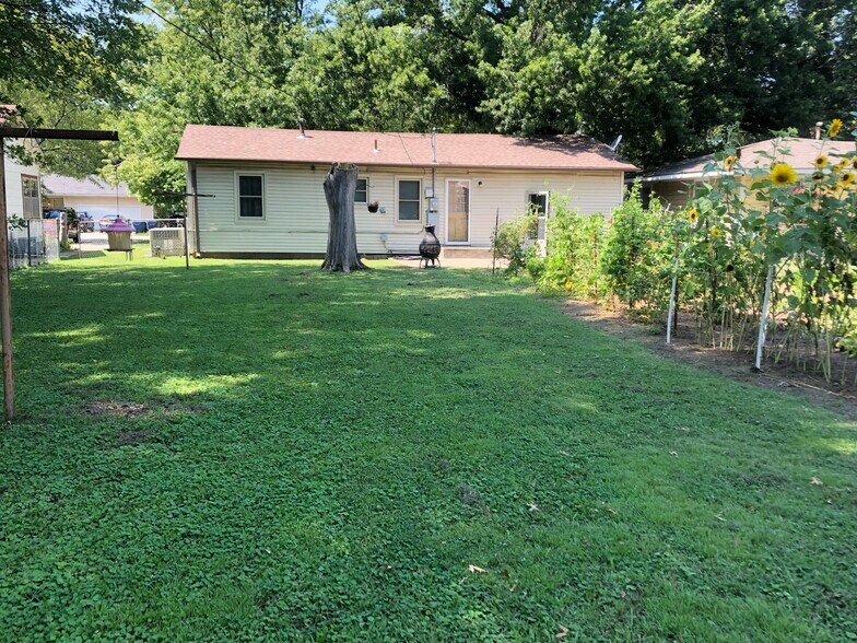 Back of house - 414 N Adair St
