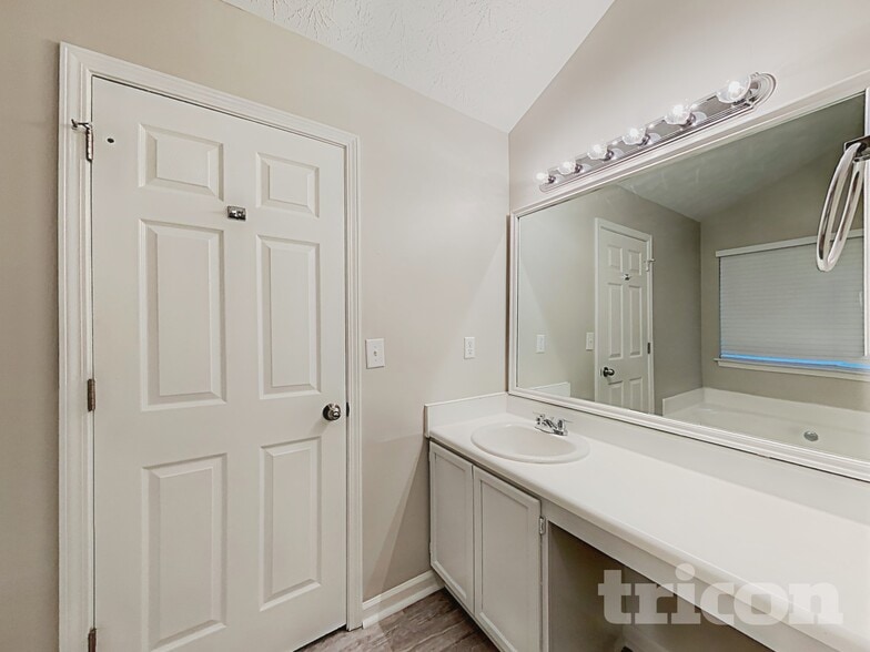 Building Photo - 8583 Misty Creek Cir