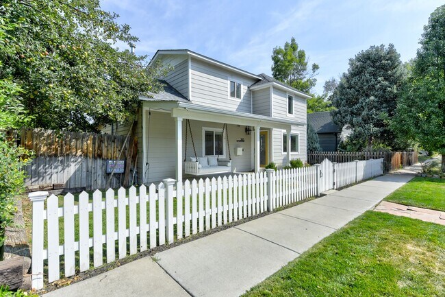 Building Photo - 303 E Chester St