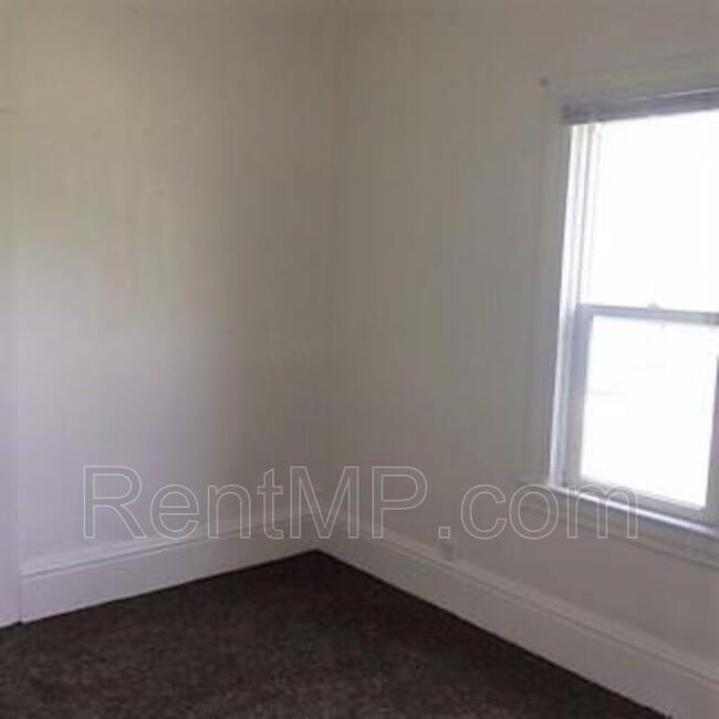 Building Photo - 1302 W Lyons St