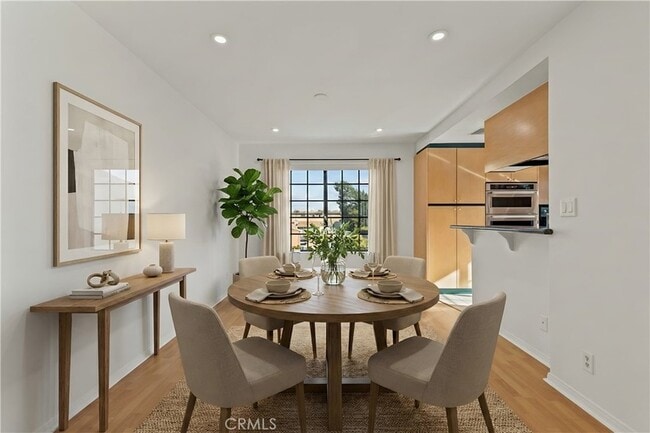 Building Photo - 4430 Noble Ave