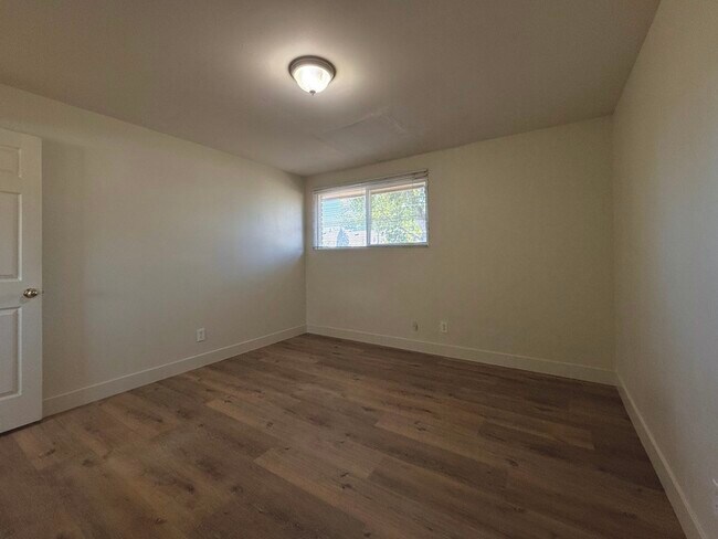 Building Photo - 285 N 300 W