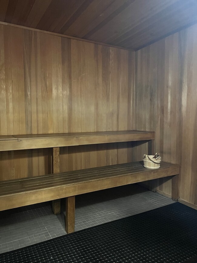 Building Photo - 1900 N Bayshore Dr