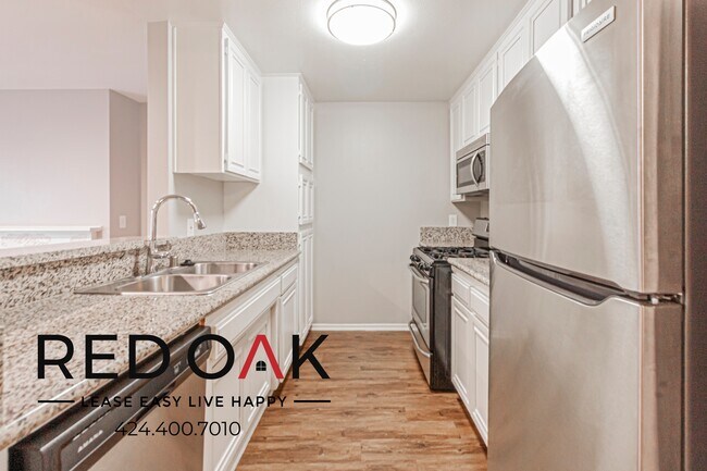 Building Photo - 13444 Moorpark St