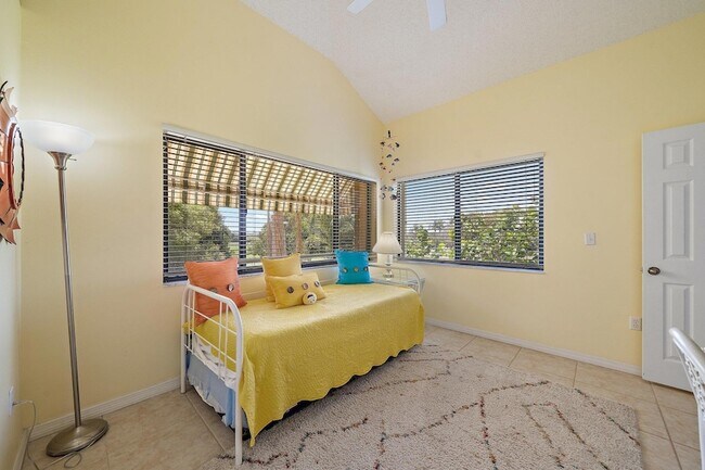 Building Photo - 860 Bella Vista Ct S