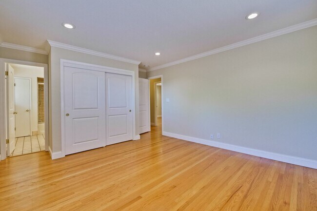 Building Photo - Spacious Home l Massive 12,525 Sq Ft Lot l...