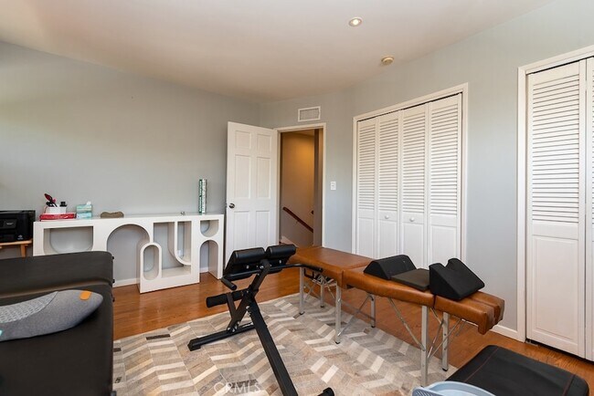 Building Photo - 13383 Contour Dr