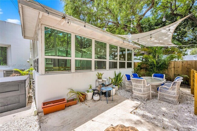 Building Photo - 429 NE 73rd St