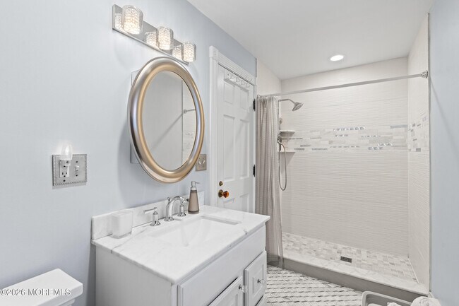 Building Photo - 75 Webb Ave