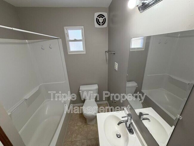 Building Photo - 8385 Latty Ave