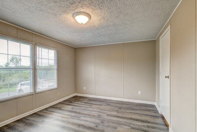 Building Photo - 3351 Appletree Ct